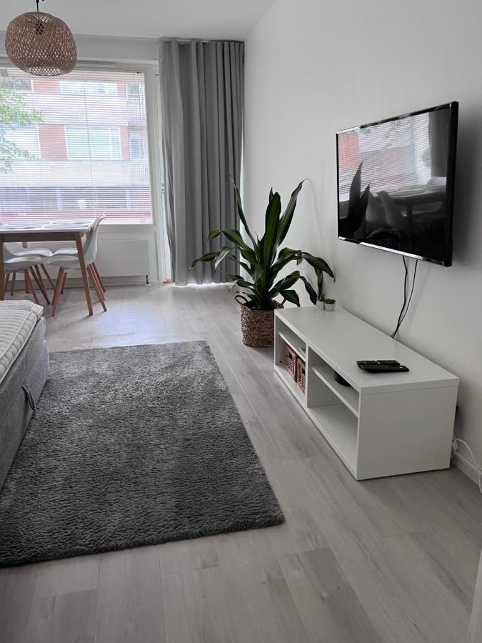 Apartamento Kaksio Helsingissae Omalla Parkkipaikalla Helsinki Exterior foto